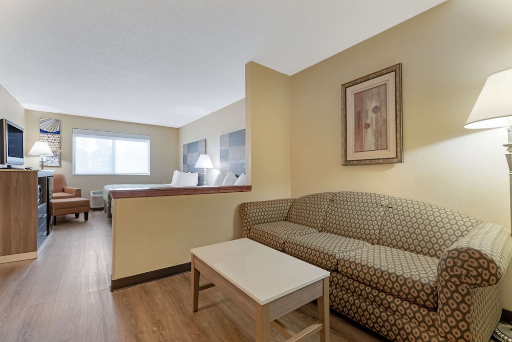 Suite, 2 Queen Beds, Non Smoking - Photo 5