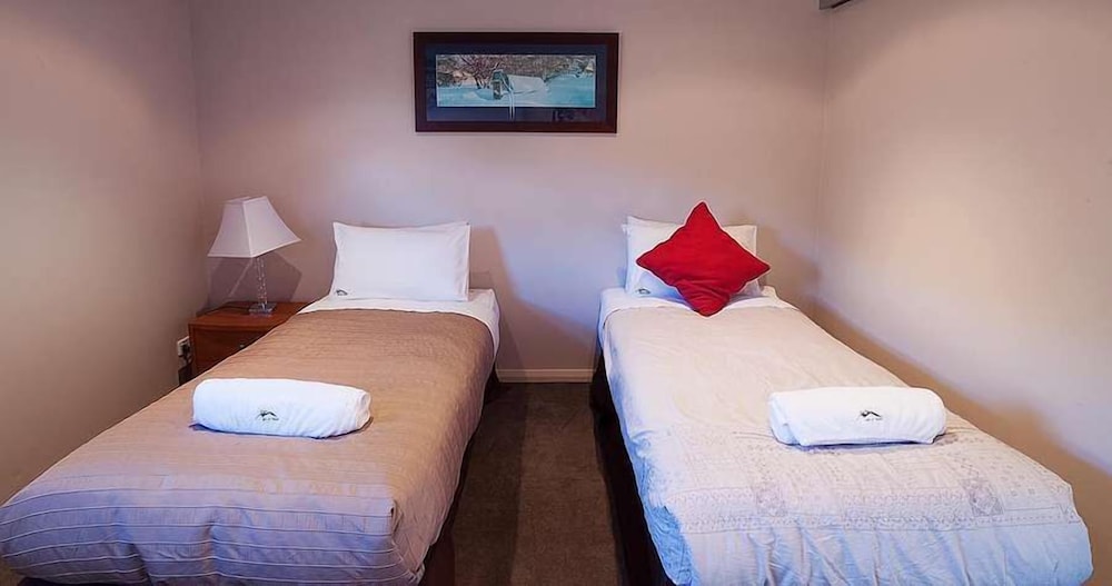 2 Bedroom and a Loft Ski Chalet with Mountain View photo 1