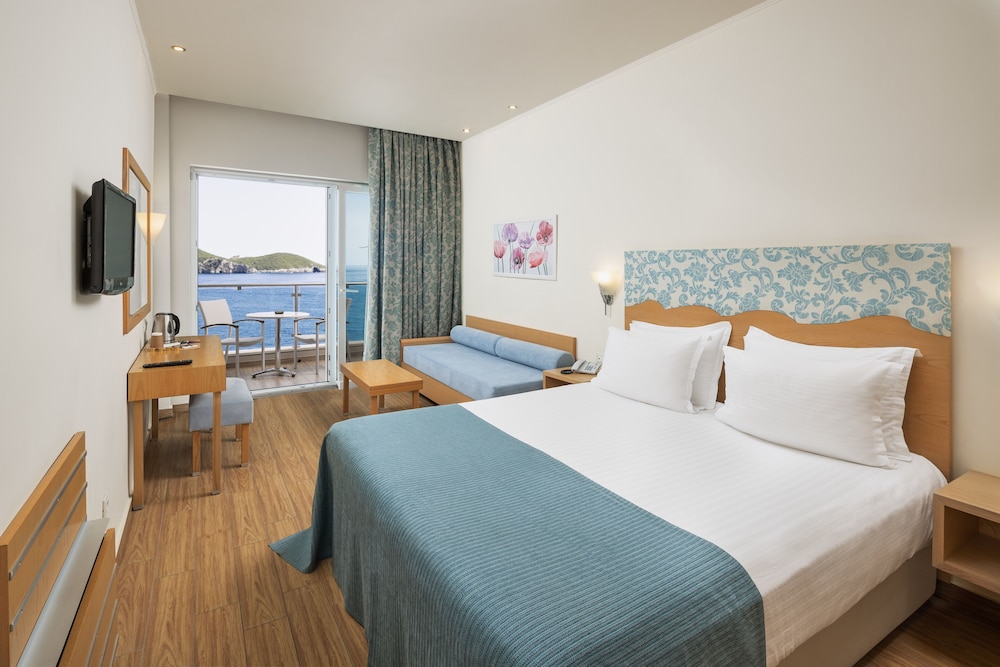 Superior Double or Twin Room (East Side Open Sea View) photo 1