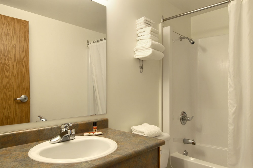 Standard Room, 2 Queen Beds - Photo 7