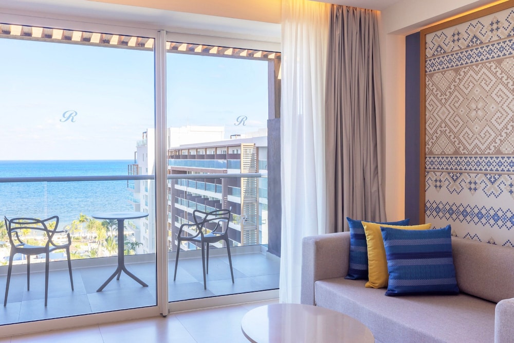 Luxury Junior Suite Ocean Front Diamond Club - Photo 2