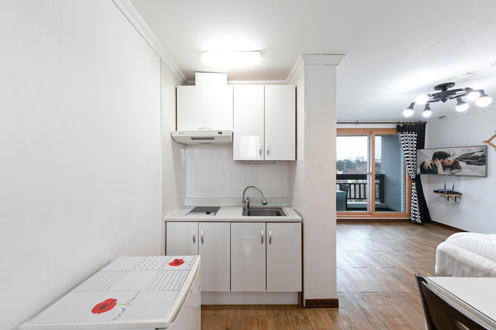 Basic Room, 1 Bedroom (Panji 302(Ocean View)) - Photo 12