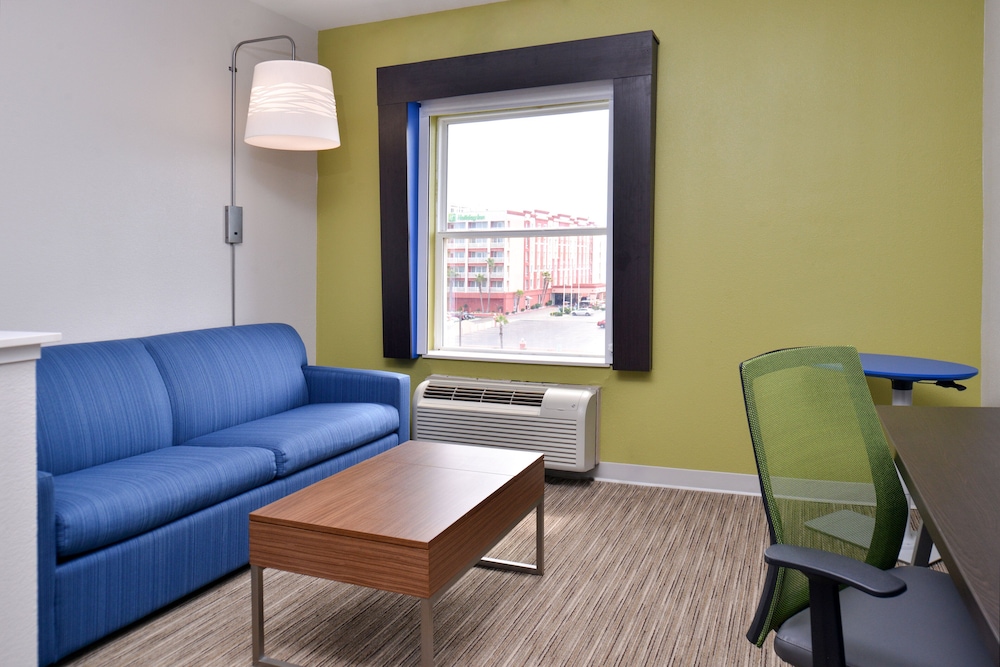 Standard Room, 1 King Bed, Accessible (Accessible Tub) - Photo 1