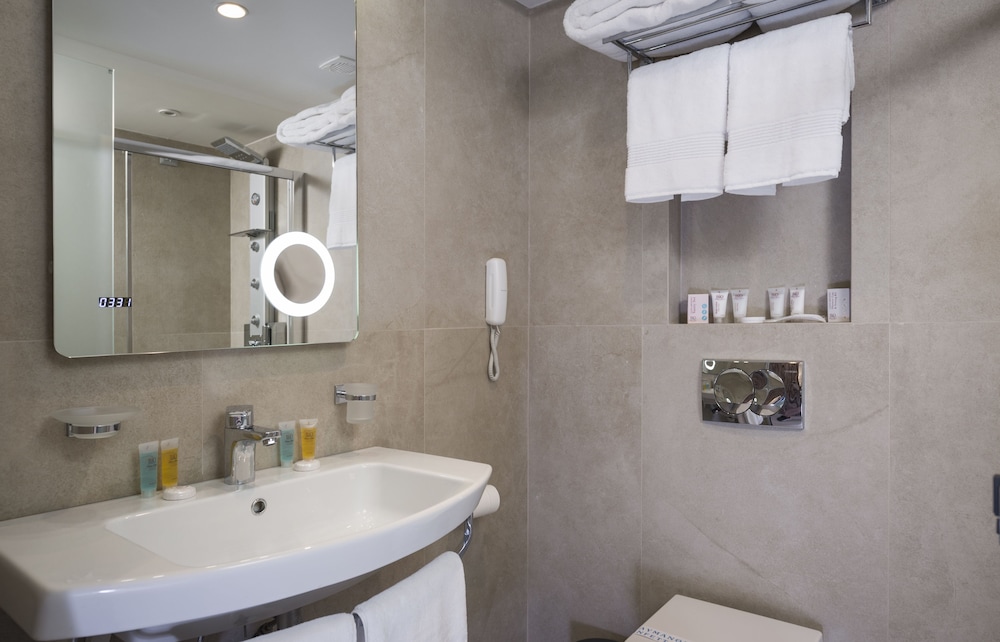 Premium Double Room - Photo 9