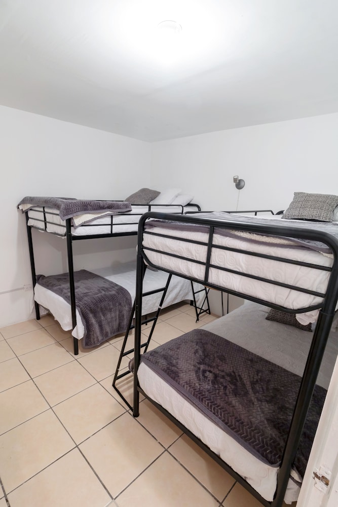 Basic Quadruple Room photo 1