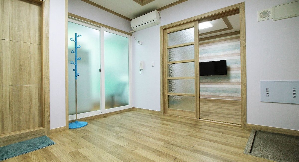 C2 1.5room (Room 1 + Living Area + Bathroom) photo 3