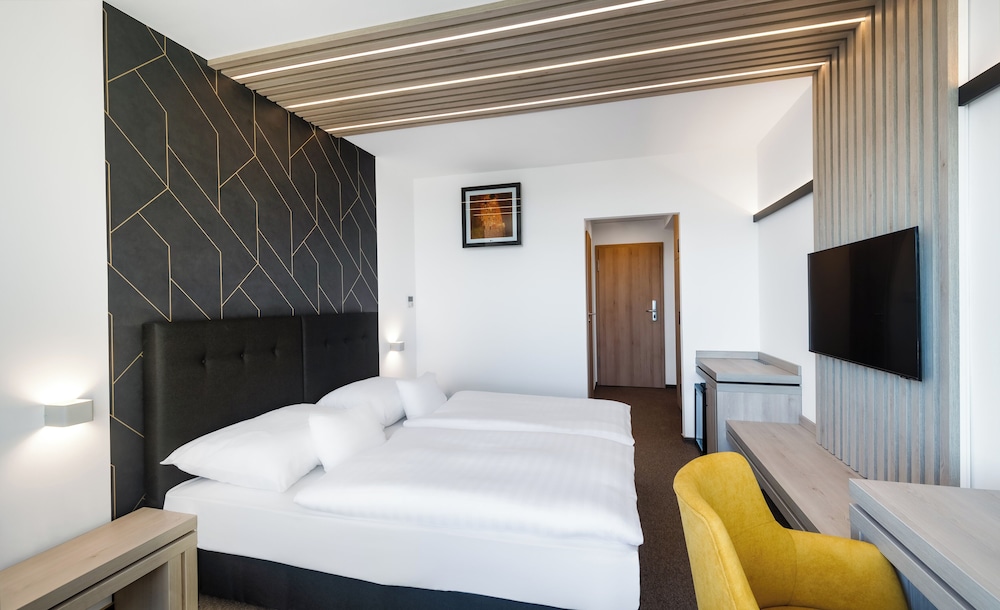 Standard Double or Twin Room, Balcony photo 2