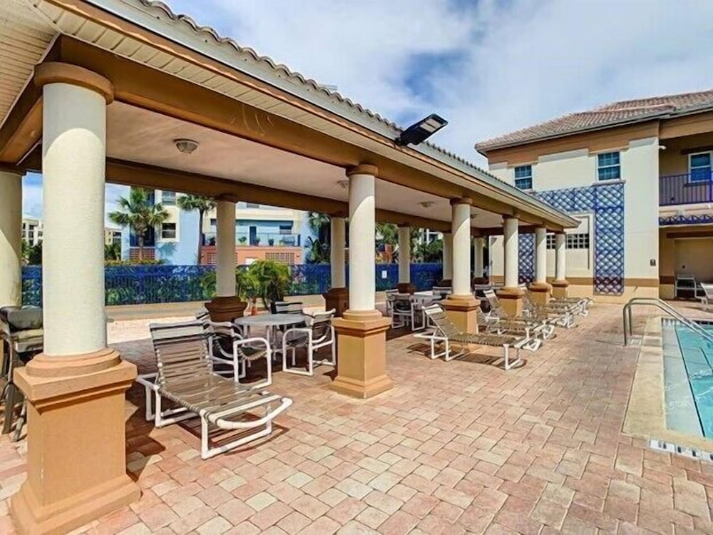Sunny 3BR Condo Steps to Beach Pool NSB FL, 사진 18