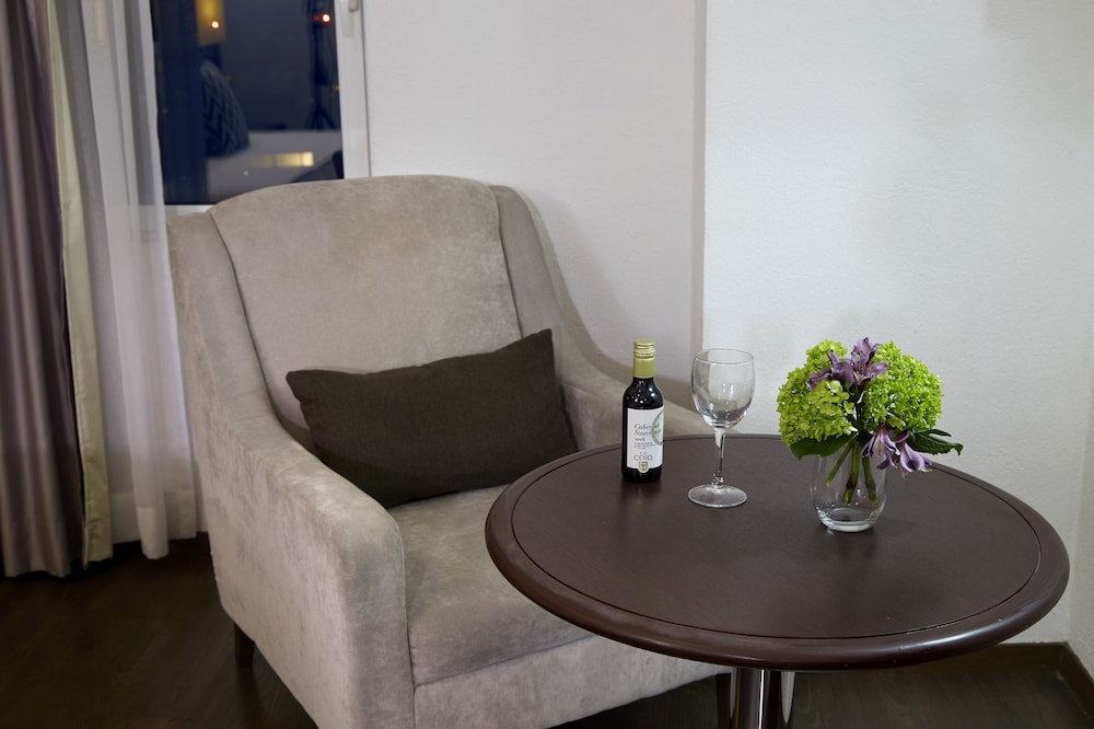 Executive Double Room - Photo 8