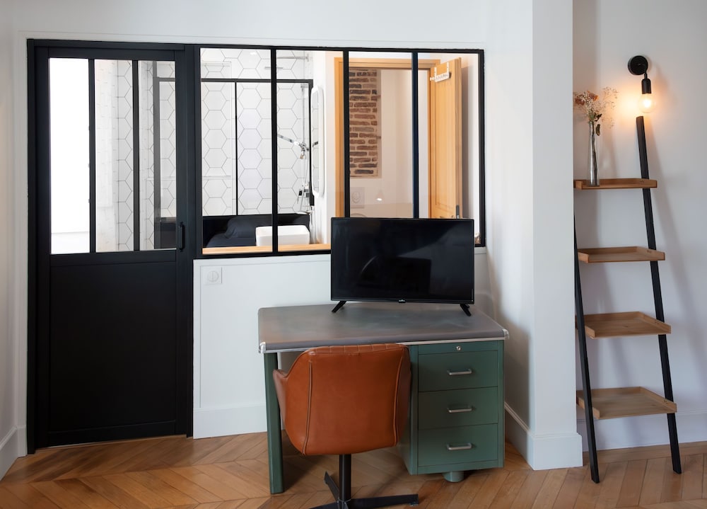Double or Twin Room - Photo 9