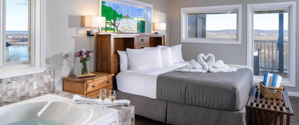 Patio-Level Cottage Suite