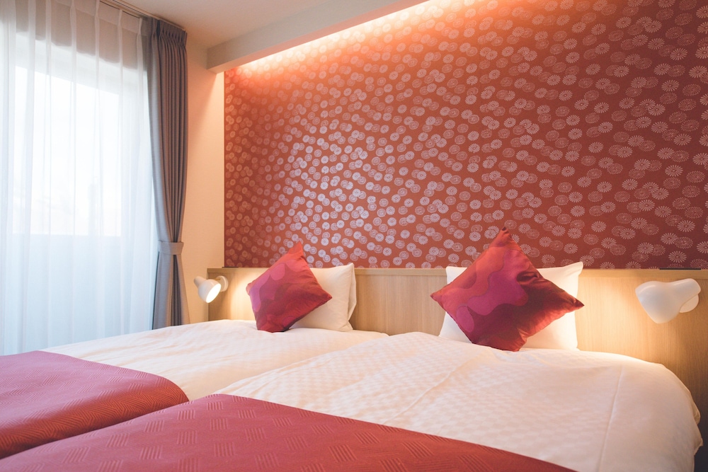 Economy Twin Room (with extra sofa bed for 2 Guests) photo 3