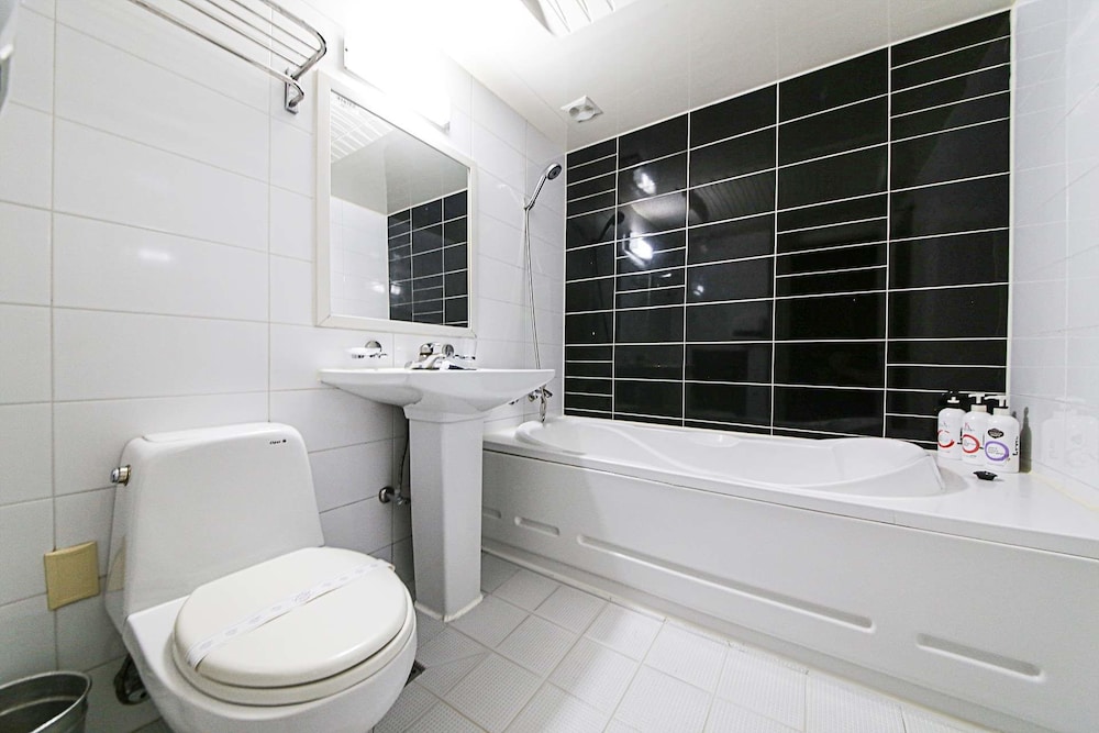 Standard Double Room - Photo 8