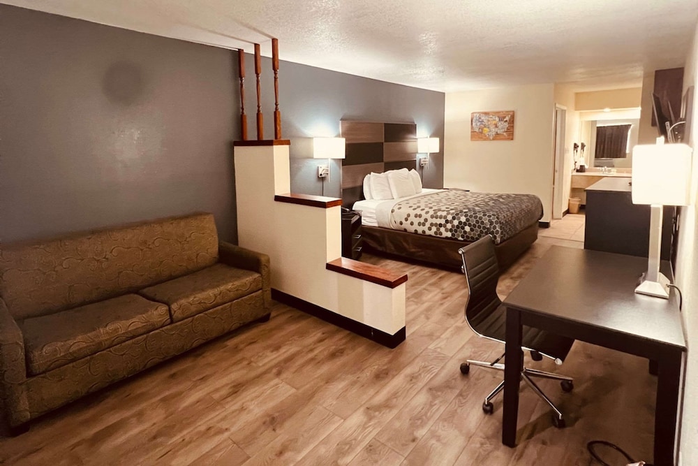 Suite, 1 King Bed, Non Smoking