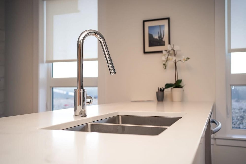 Ocean Bay New Luxury Condo Slps-5 w Prk Coffee AC, Kuva 13