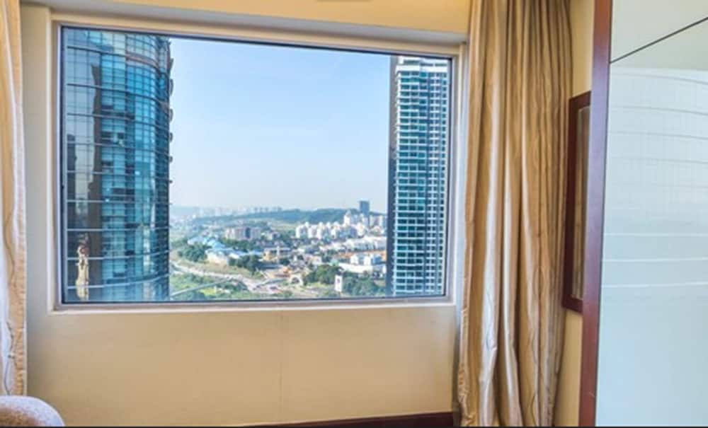 Suite, 1 King Bed, City View