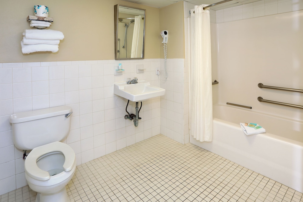 Classic Studio, 2 Queen Beds (One Room Efficiency Non-View) photo 2