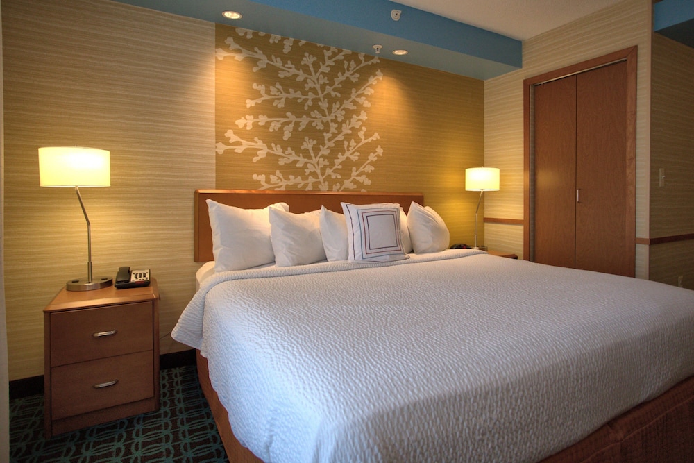 Room, 1 King Bed (Mobility Accessible, Tub) - Photo 3