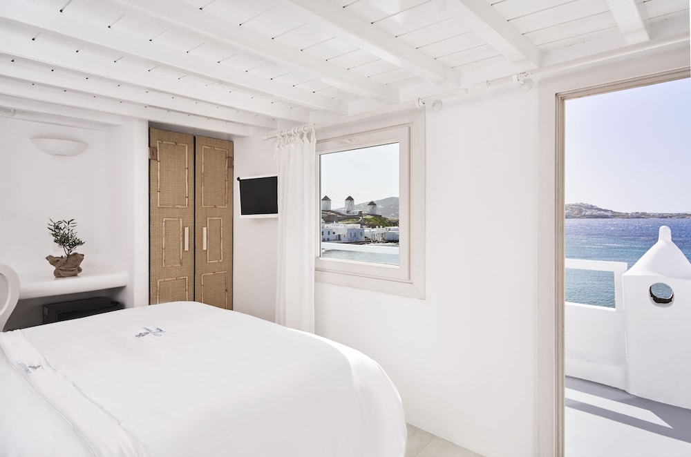 Junior Suite, Sea View (Outdoor Jetted Tub) photo 3