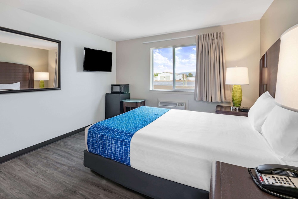 Room, 1 Queen Bed, Accessible, Non Smoking (Mobility) photo 2