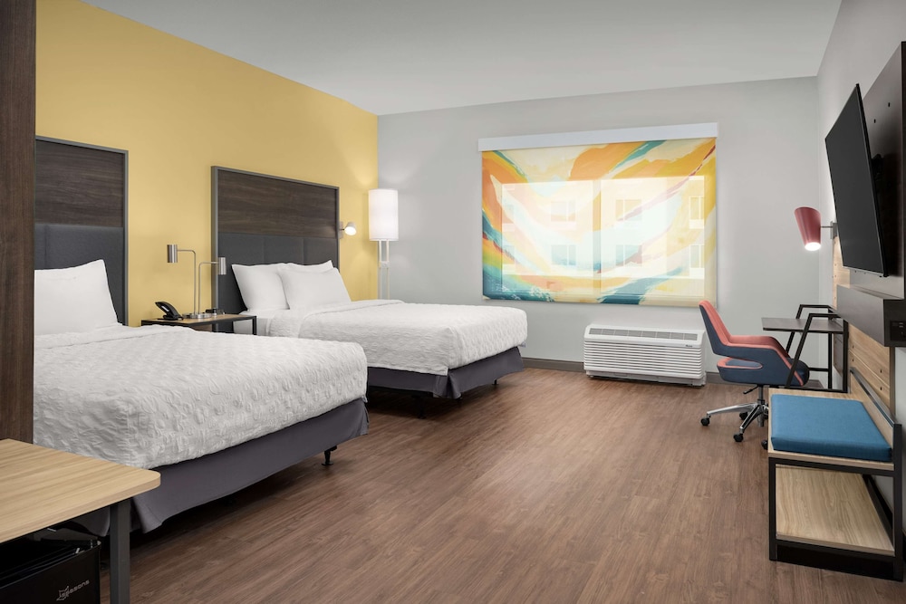 Room, 2 Queen Beds (Roll-In Shower) - Photo 1