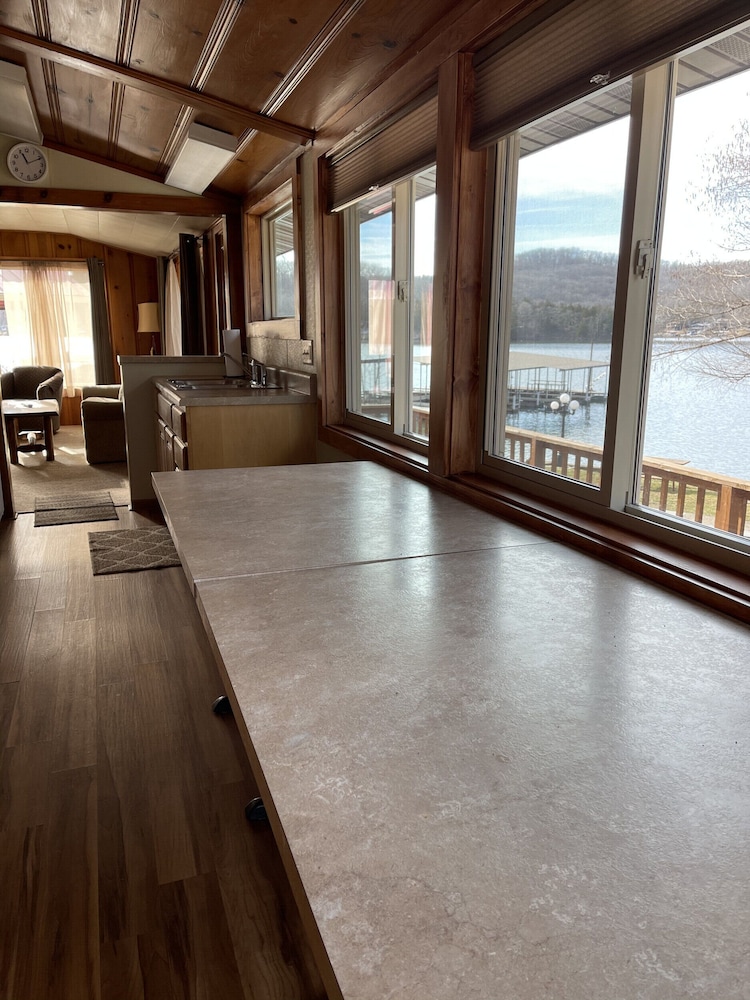 Chalet, 3 Bedrooms, Lake View photo 2