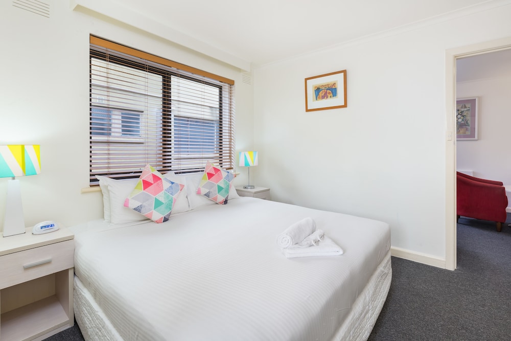 Executive One Bedroom Apartment - Albert Street Building - Photo 1