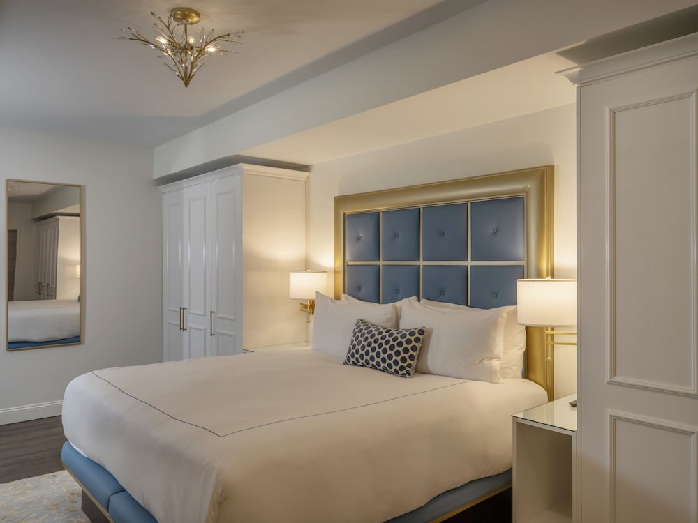 Suite (Governors)