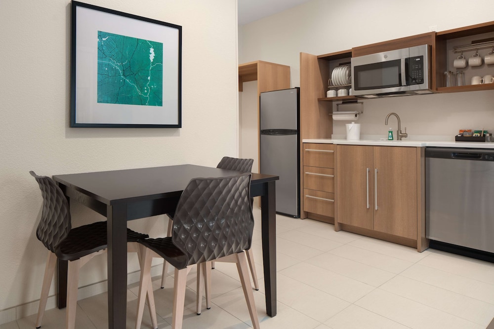 Suite, 1 King Bed, Accessible, Non Smoking (Hearing) - Photo 3
