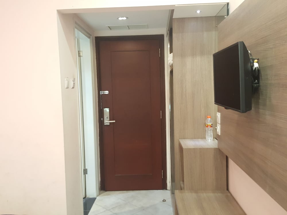 Deluxe Room - Photo 10