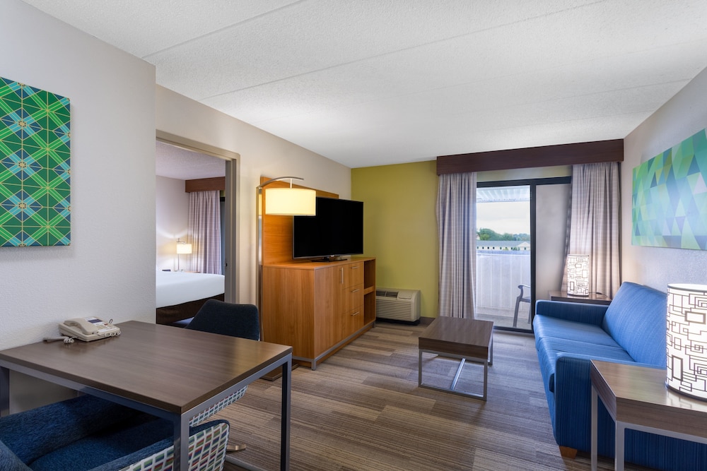 Suite, 1 Bedroom - Photo 3
