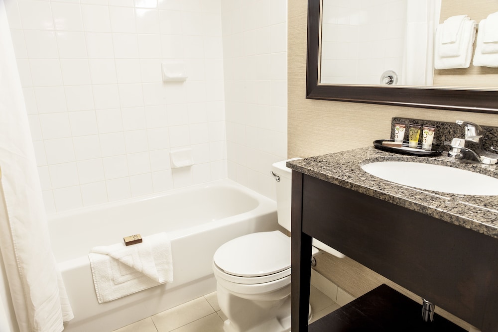 Suite, 1 Bedroom, Non Smoking (1 Queen & 1 Bunk, Pool Walkout) - Photo 2