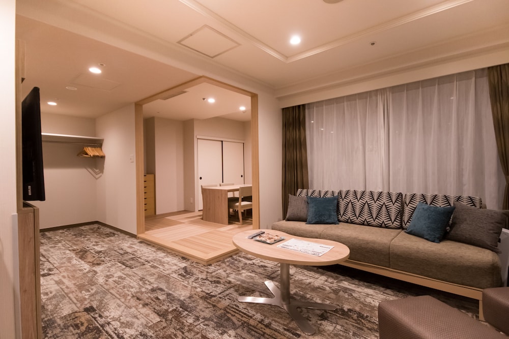 Deluxe Suite, Non Smoking, Corner (Main Tower) photo 2