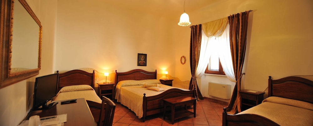 Classic Quadruple Room photo 1
