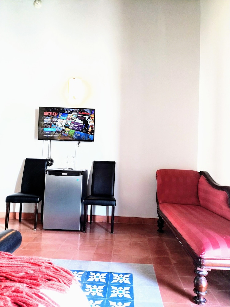 Deluxe Balcony Suites - Photo 8