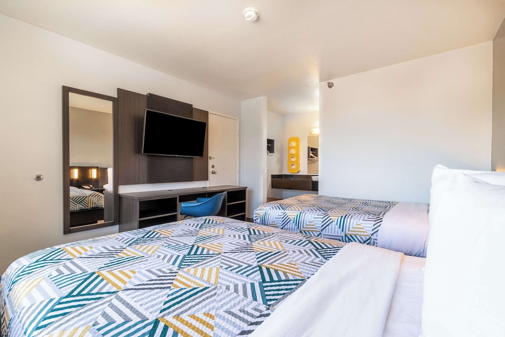 Standard Room, 2 Double Beds, Non Smoking