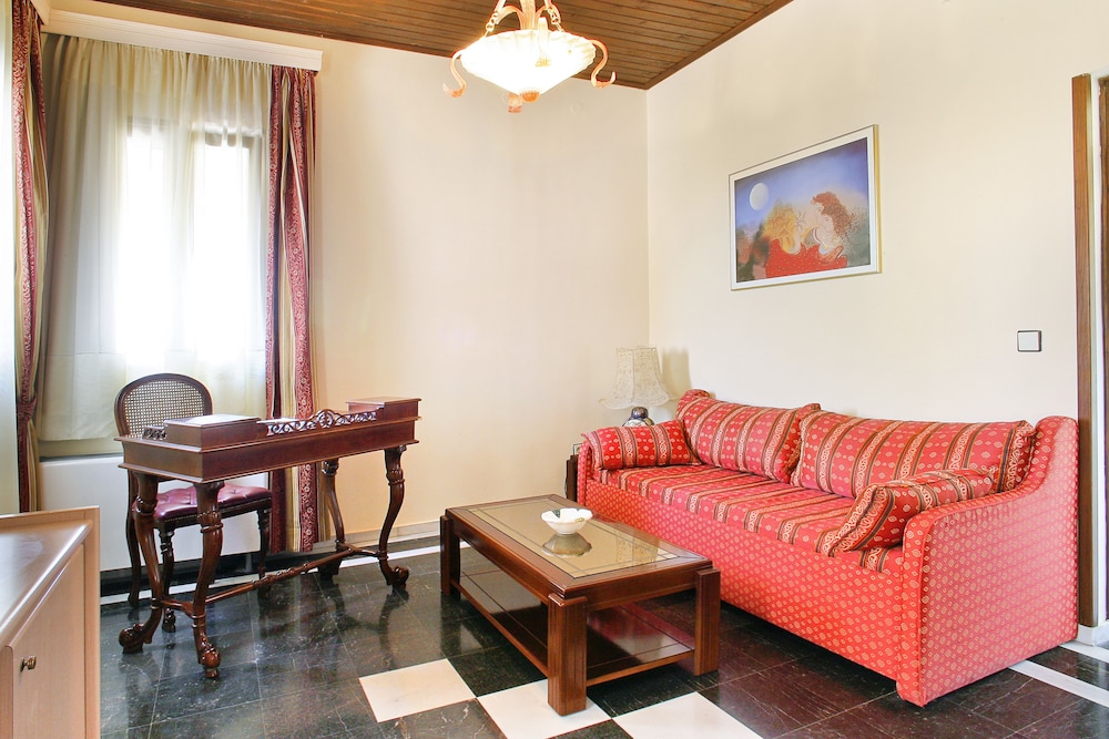 Suite - Photo 2