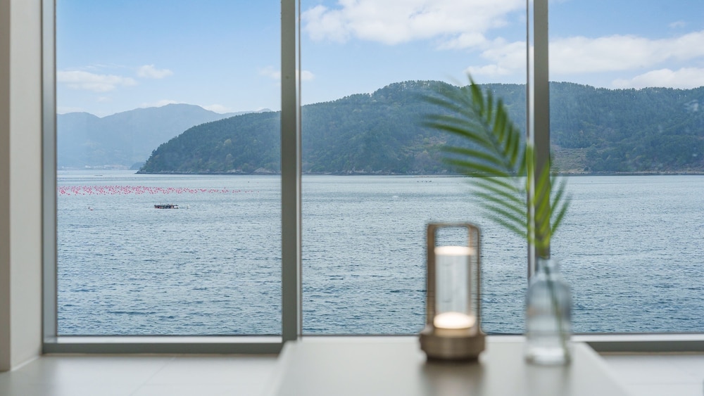 Basic Room, 1 Bedroom (Room 302 (Spa/Ocean View Window))