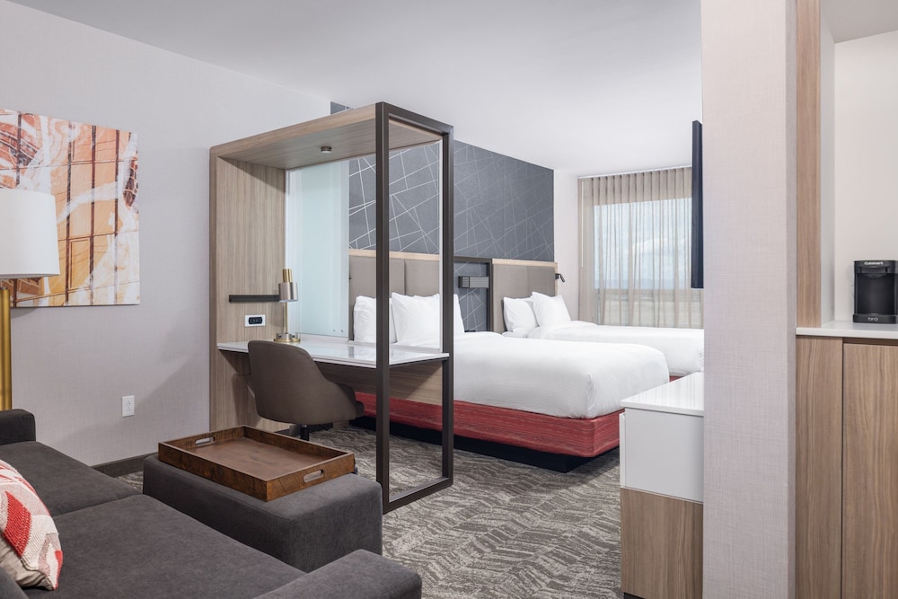 Suite, 2 Queen Beds photo 1