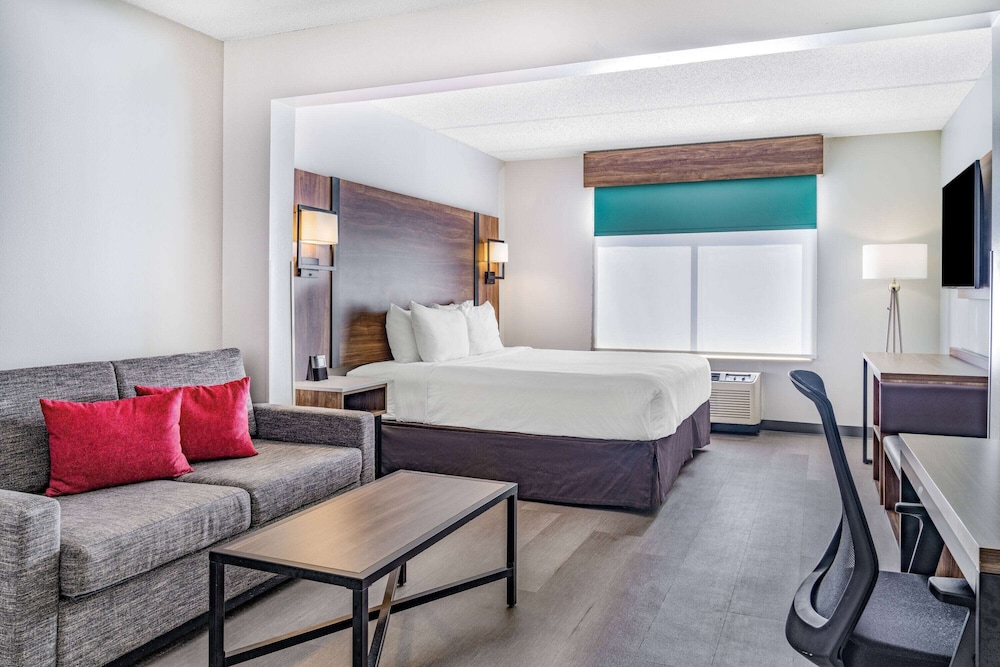 Standard Room, 1 King Bed - Photo 2