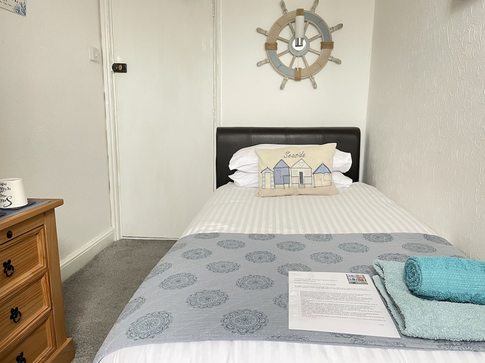 Single Room, Shared Bathroom (Room 7, 2nd Floor)