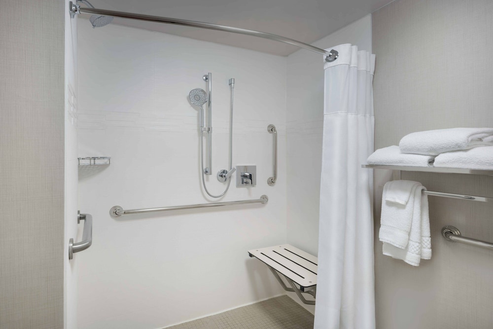 Suite, 2 Bedrooms - Photo 9