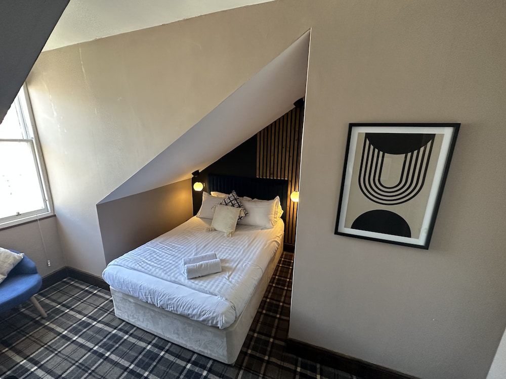 Standard Double Room, Ensuite, City View thumbnail 6