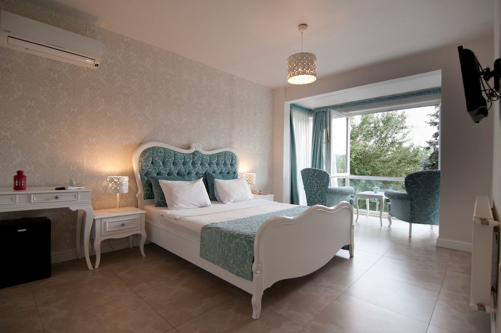 Superior Room, Jetted Tub