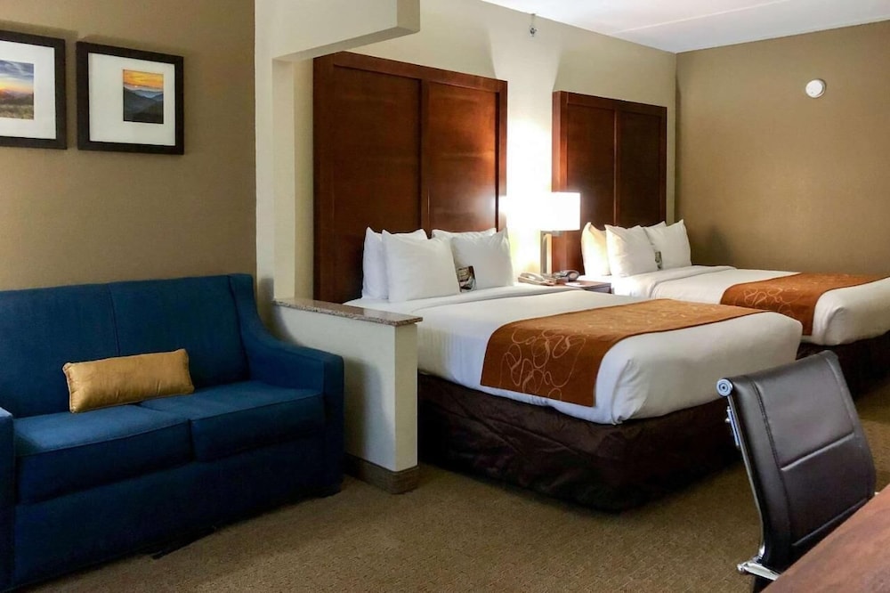 Standard Double Room, Balcony, Pool View