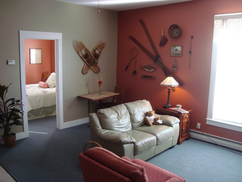 Haymarket Square Suite photo 3