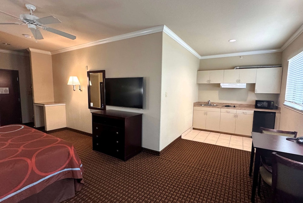 Efficiency, Room, 1 King Bed, Smoking - Photo 2