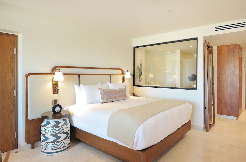 Room, 1 King Bed (infinity, Sunset View)