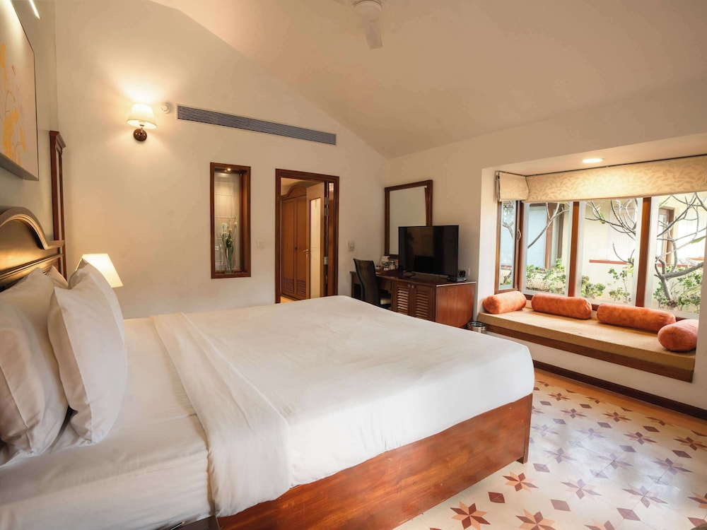Villa, 1 King Bed, Pool View