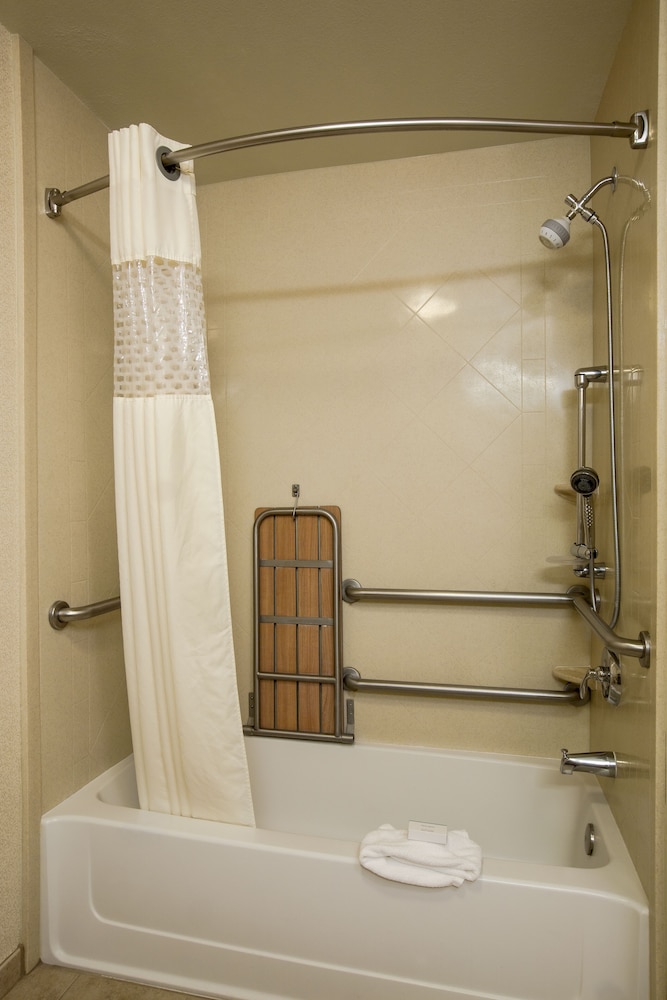 Two Queen Beds Mobility/Heating Accessible with Tub Non Smoking - Photo 5